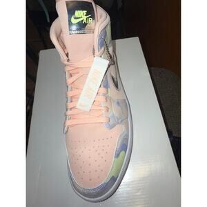 NIB woman’s size 11 Air Jordan 1 Mid SE